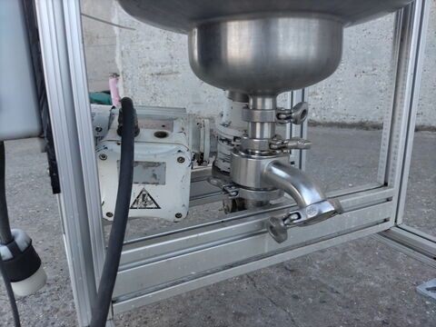 13.2 gallon ITT Industries Pure-Flo Precision, 50 liter 316 Stainless Steel fermenter tank, 18" dia. x 18" - Image 6