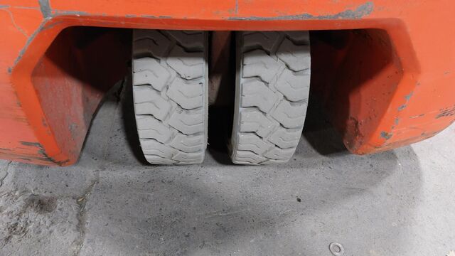 3450 lb. Toyota #8FBE200, battery powered forklift, 48 V., 3 wheel, side shift, serial #15239, 2018 - Image 9