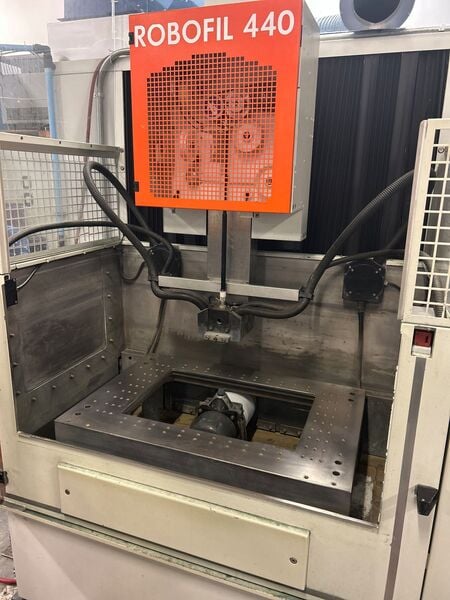 Charmilles #Robofil-440, wire Electrical Discharge Machine, 22" X, 14" Y, 15.75"Z, automatic threading - Image 2
