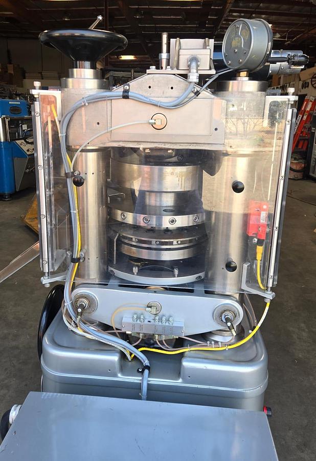 Natoli Manesty #Betapress, high speed multi station rotary tablet press, 2007 - Image 2
