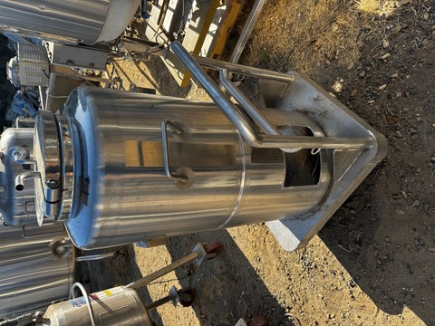 26 gallon DCI, 100 liter Stainless steel tank, portable, 100 psi, 20" dia. x 24" straight side, dish top & - Image 2