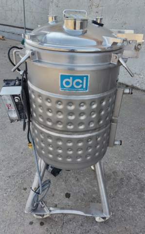 30 gallon DCI, 316L Stainless Steel tank, jacketed, agitated, 18" dia. x 28" straight side, dish top & bottom - Image 1