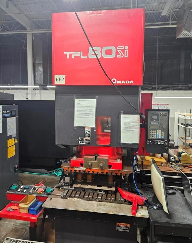 88 Ton, Amada #TPL-80SI, 5" stroke, 17.9"Shut Height, 40" x 23" x 5.3"bolster, wet clutch, Link drive, 2000 - Image 1