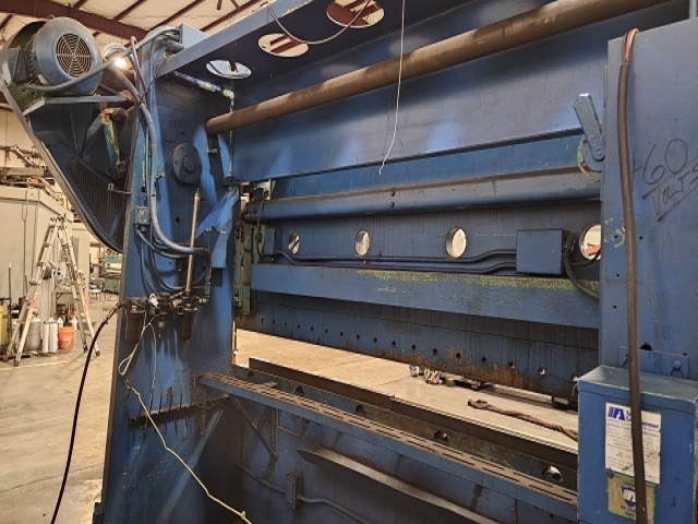 225 Ton, Cincinnati #Series-9, mechanical press brake, 12' overall, 126" between housing, 3" stroke - Image 6