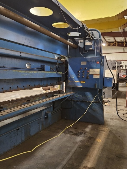 225 Ton, Cincinnati #Series-9, mechanical press brake, 12' overall, 126" between housing, 3" stroke - Image 9