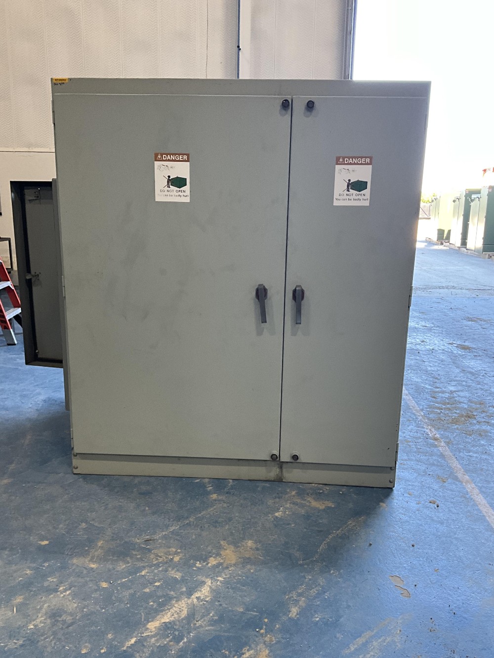 450 KVA 4160 Delta Primary, 480Y/277 Secondary, 3 phase, Padmount Transformer - Image 2