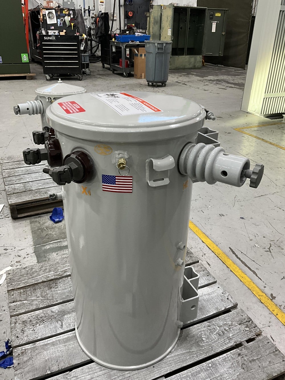 10 KVA 2400/4160 Primary 120/240 Secondary, 1 phase, Polemount Transformer - Image 1