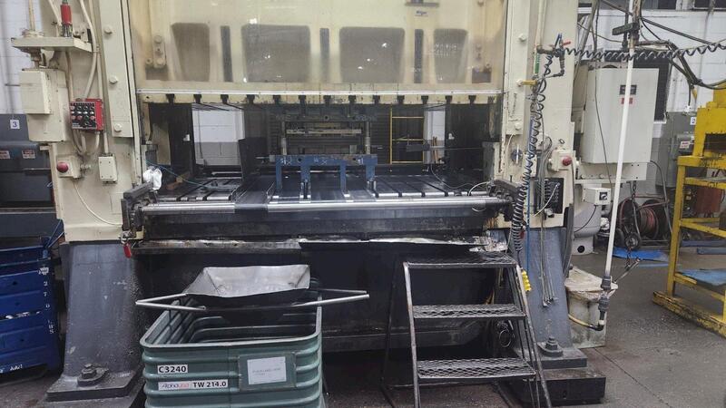 300 Ton, Minster #E2-300-84-48 Hevi-Stamper, straight side double crank, 4" stroke, 26" Shut Height, 6" adj. - Image 3