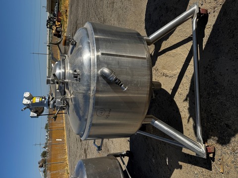 181 gallon Precision Stainless, 316L Stainless Steel tank, full vacuum, jacketed, agitated, 32 psi, 48" dia. - Image 1