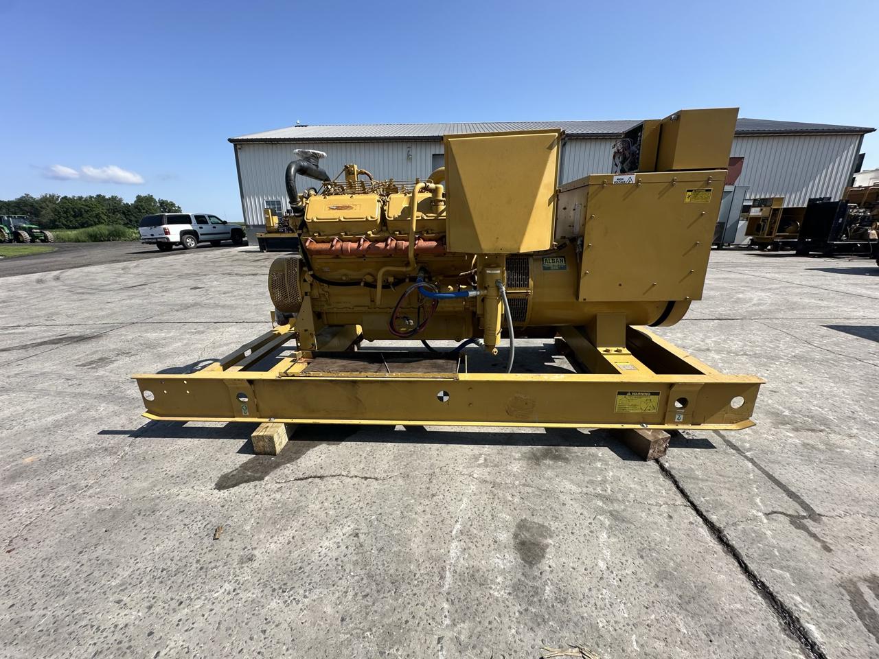 500 KW Caterpillar #3412, diesel generator set, remote electric drive radiator, 480 Volts, 720 hours, 1995 - Image 1