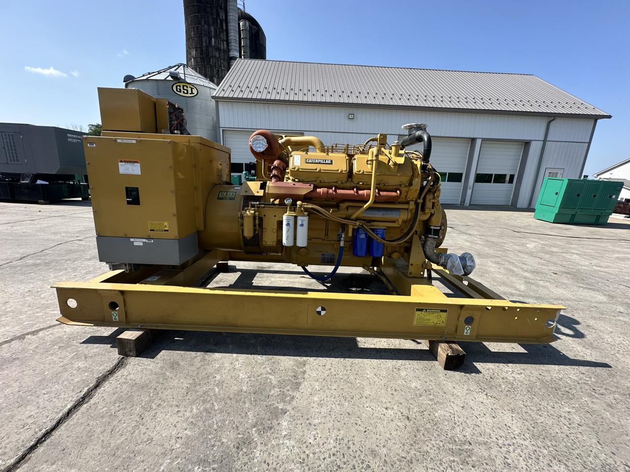 500 KW Caterpillar #3412, diesel generator set, remote electric drive radiator, 480 Volts, 720 hours, 1995 - Image 3