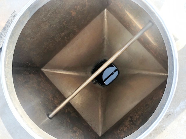 100 cu.ft., Stainless steel tote bin, 48" W x 48" D x 58" H, plus 25" cone bottom - Image 4
