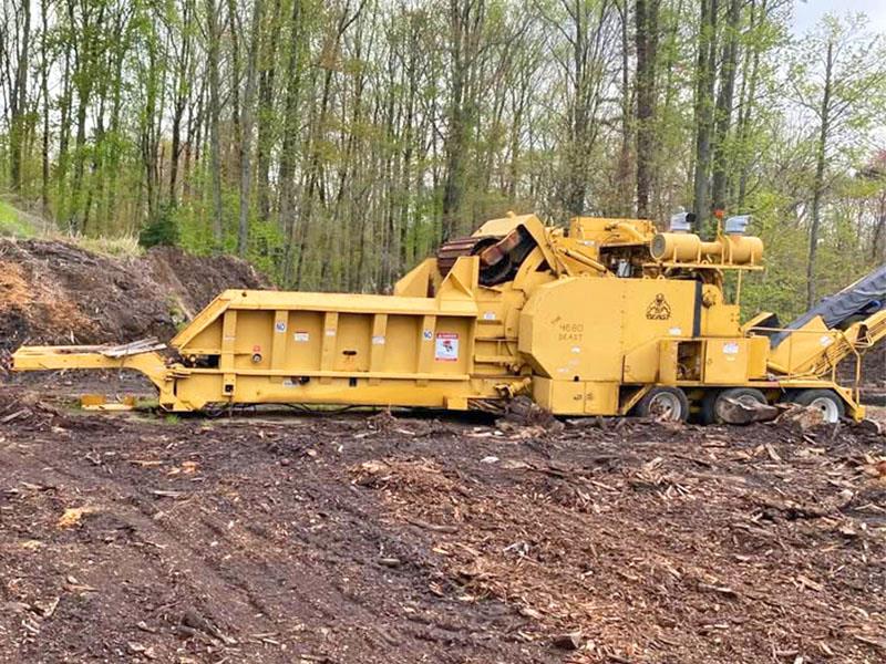 Bandit Industries #Beast-4680, heavy duty horizontal grinder, 100 HP Cummins engine, radio remote Control - Image 1
