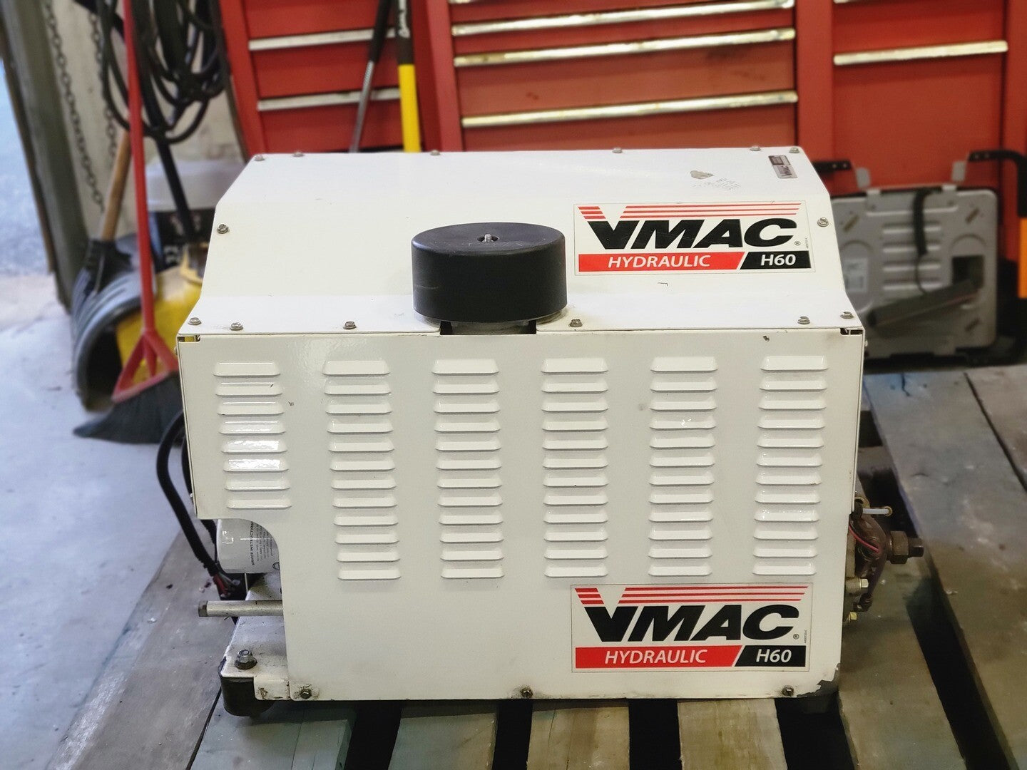 60 cfm, 150 psi, VMAC #H60, hydraulic air compressor, portable - Image 1