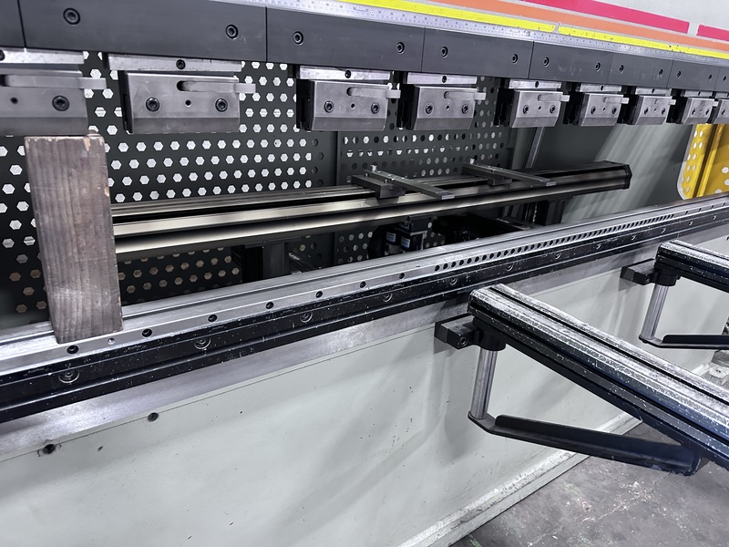 75 Ton, Accurpress #Absolute-37510, CNC hydraulic press brake, Delam DA-56 Control, 10' overall, 106" between - Image 8