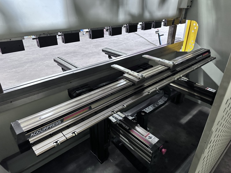 75 Ton, Accurpress #Absolute-37510, CNC hydraulic press brake, Delam DA-56 Control, 10' overall, 106" between - Image 9