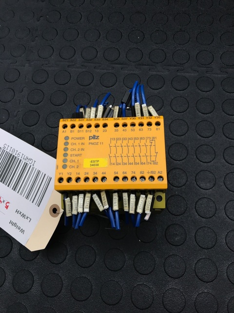 Pilz pnoz 11 safety relay 24v used - Image 1