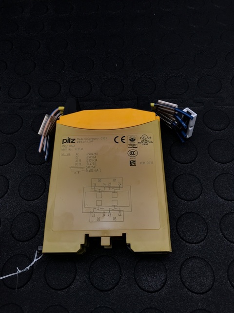 PILZ PNOZ mo4p Safety Relay Expansion Module USED - Image 1