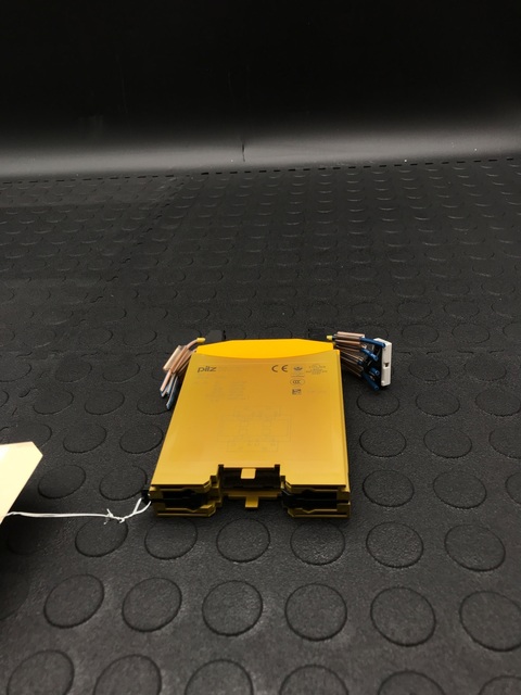 PILZ PNOZ mo4p Safety Relay Expansion Module USED - Image 2