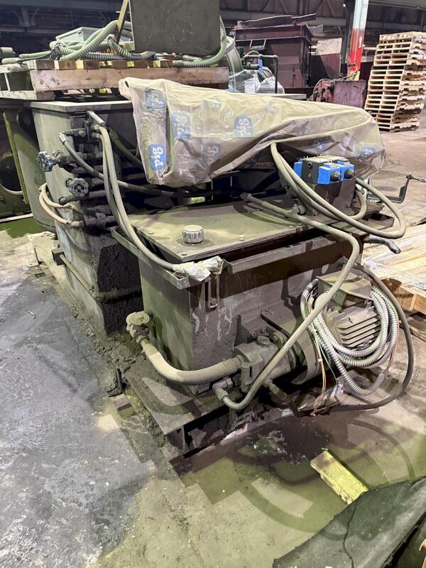 Bear, low pressure molding machine - Image 3