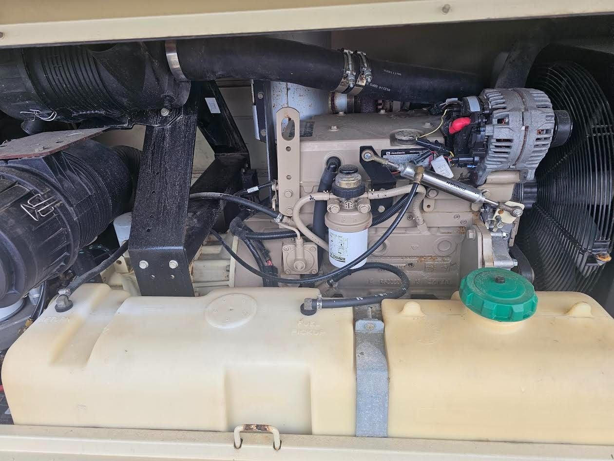 185 cfm, 80 psig, Daewoo Doosan #P185, diesel air compressor, 4-cylinder Deutz diesel engine, two air - Image 6