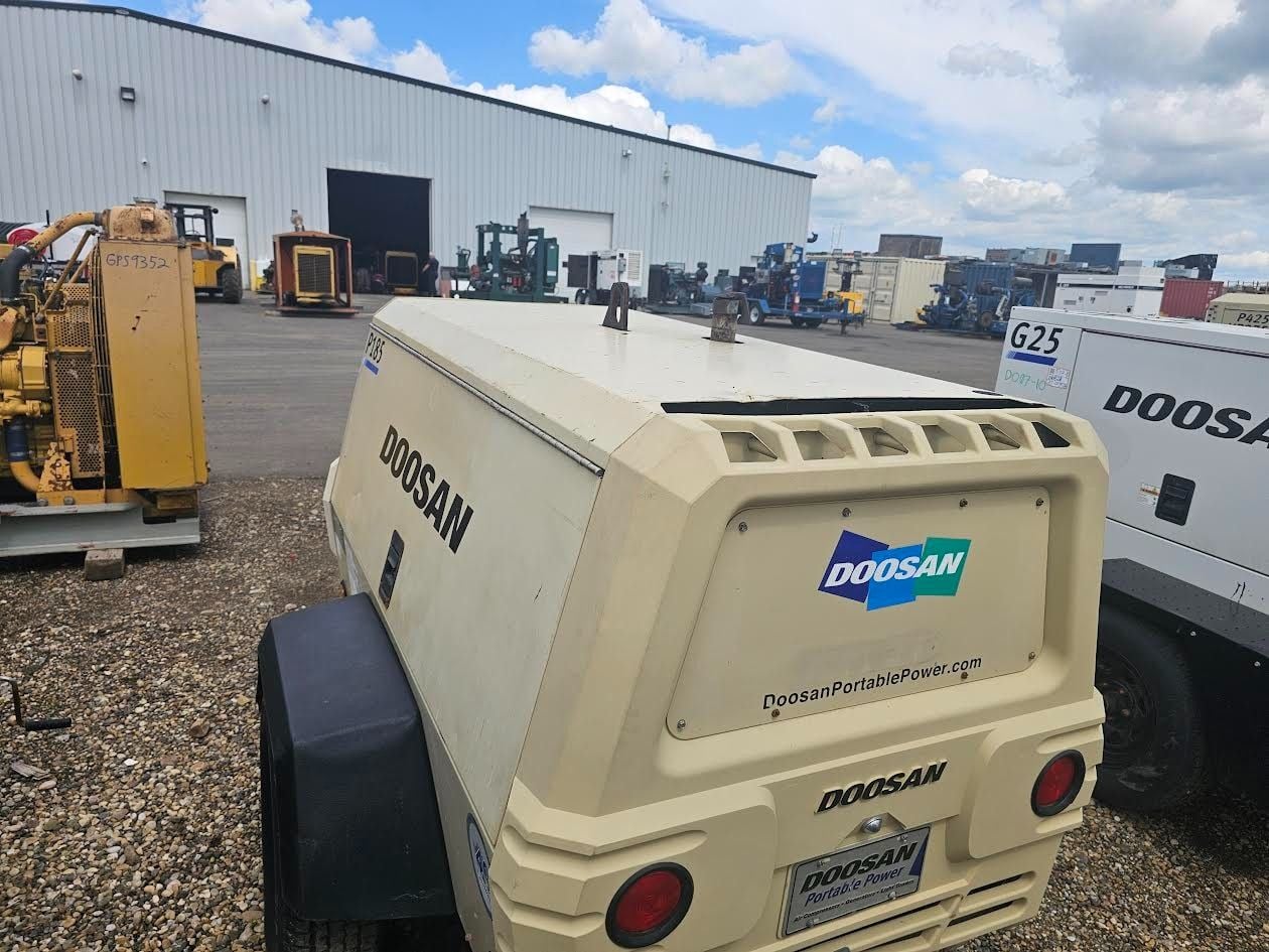 185 cfm, 80 psig, Daewoo Doosan #P185, diesel air compressor, 4-cylinder Deutz diesel engine, two air - Image 8