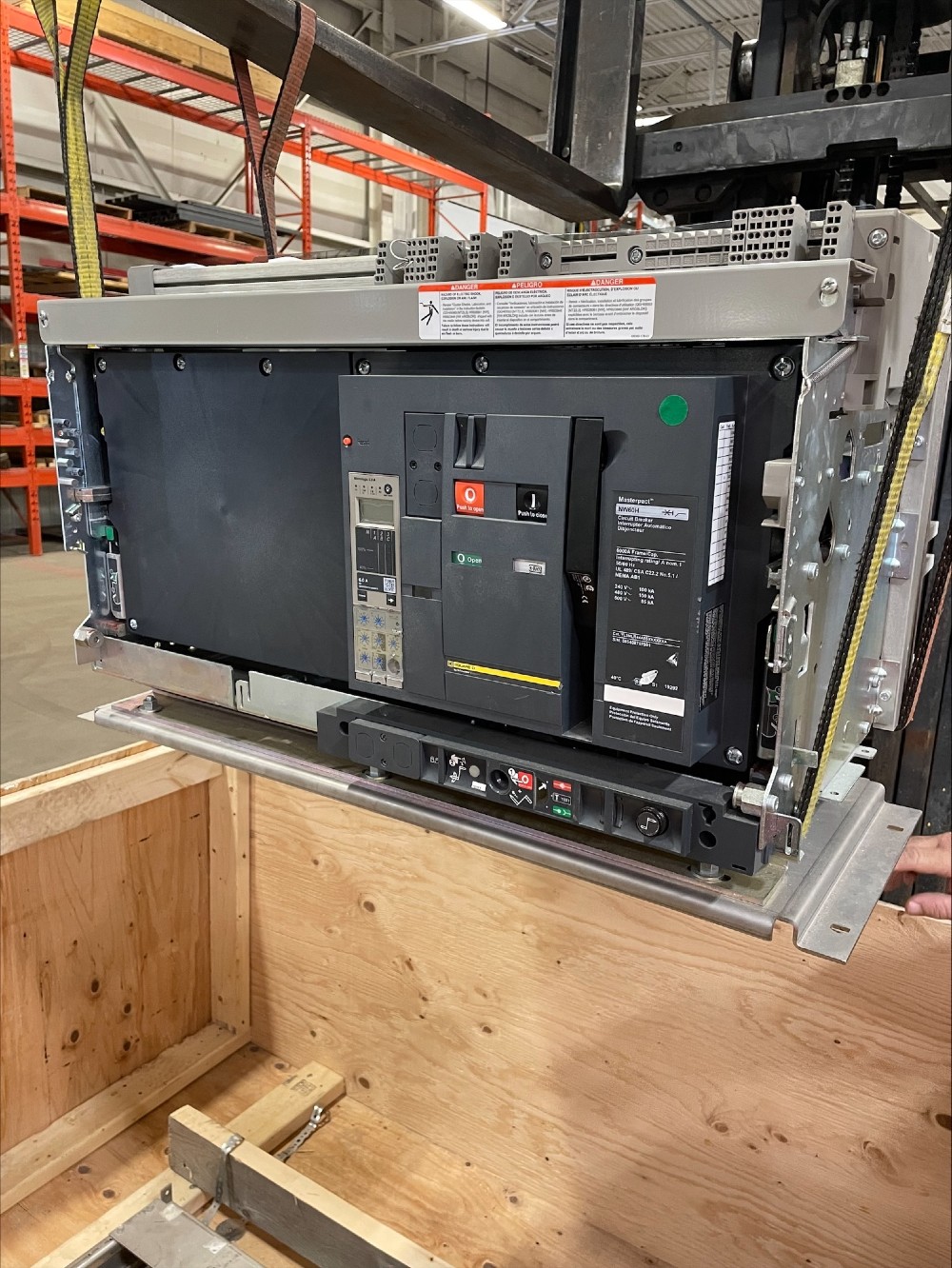 6000 Amps, Square D/schneider, NW60H, YL3MLR44A9SXXXXXXA, manually operated, drawout, Circuit Breaker, New - Image 1
