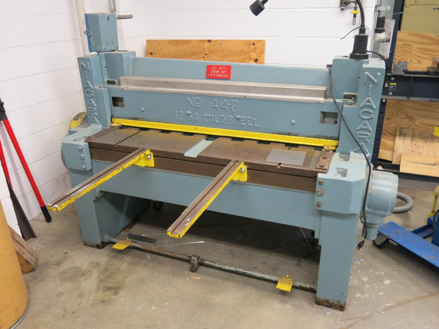 12 gauge x 4' Niagara #44-B, Mechanical Shear, front sheet suppports, mechanical Back Gauge - Image 1