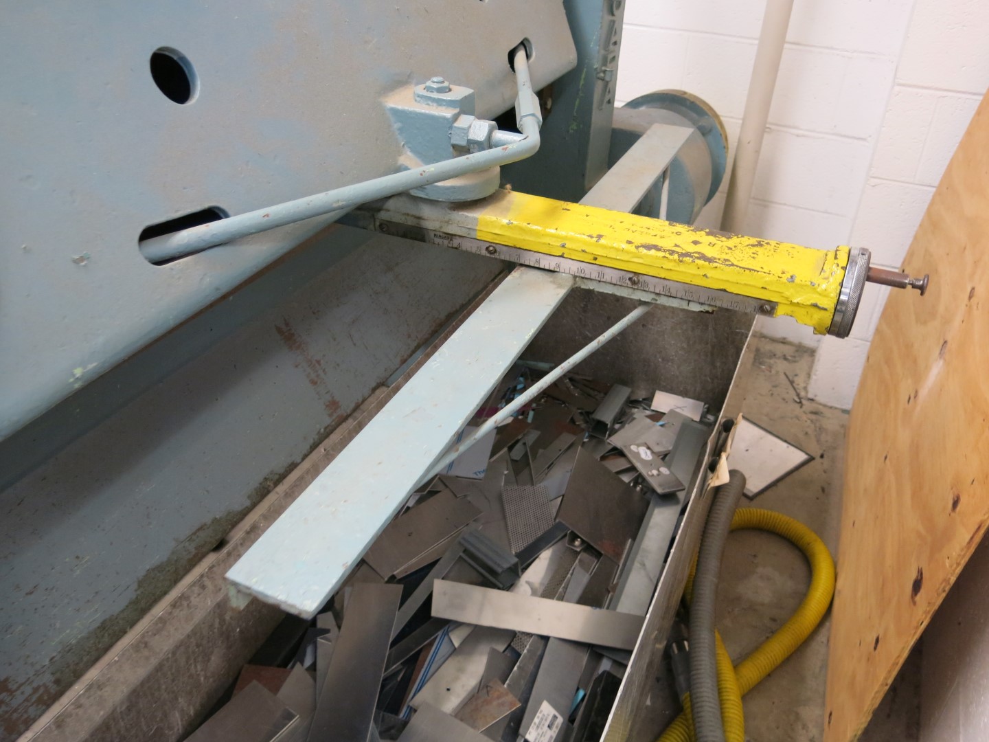 12 gauge x 4' Niagara #44-B, Mechanical Shear, front sheet suppports, mechanical Back Gauge - Image 2
