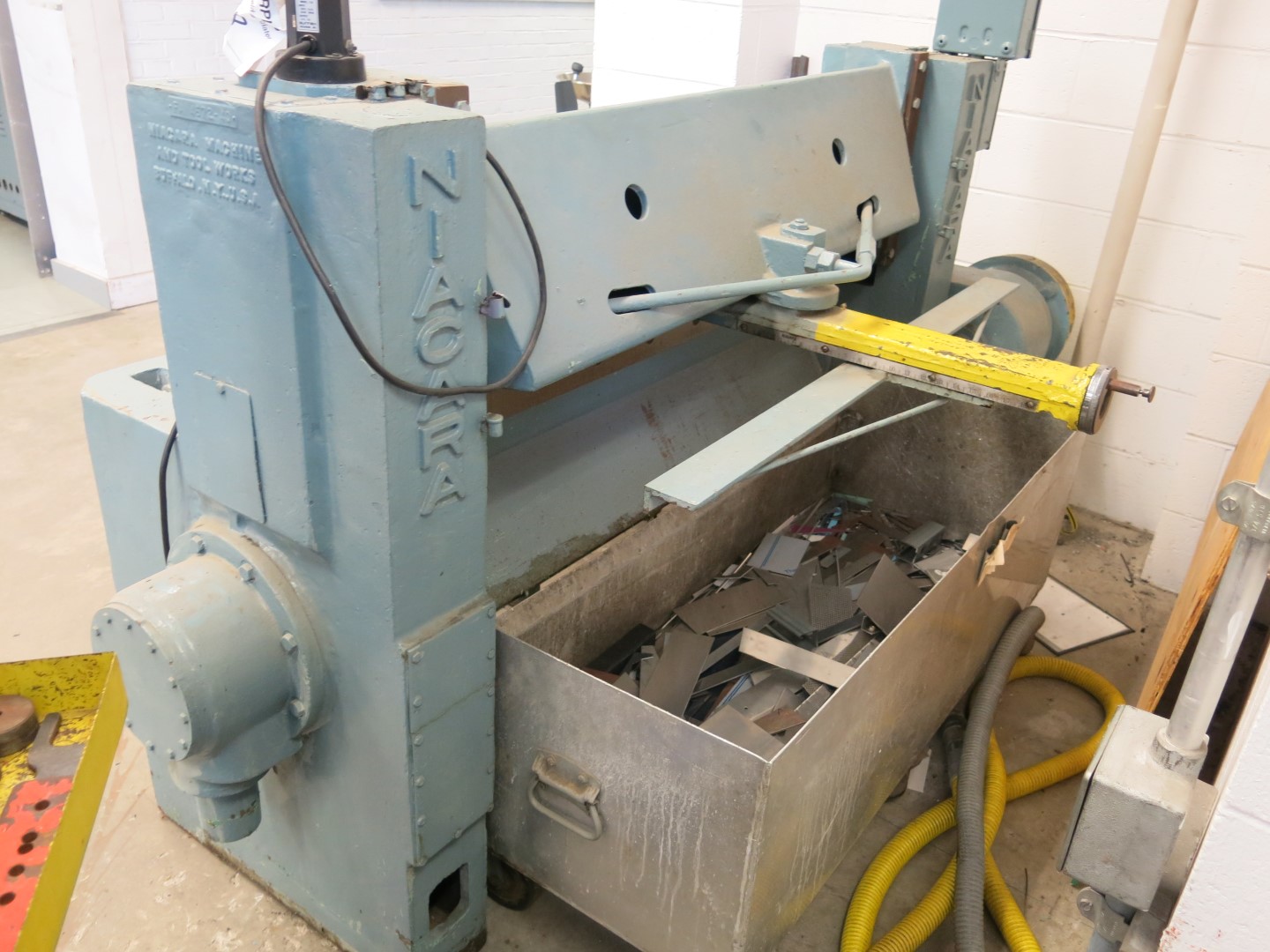 12 gauge x 4' Niagara #44-B, Mechanical Shear, front sheet suppports, mechanical Back Gauge - Image 3