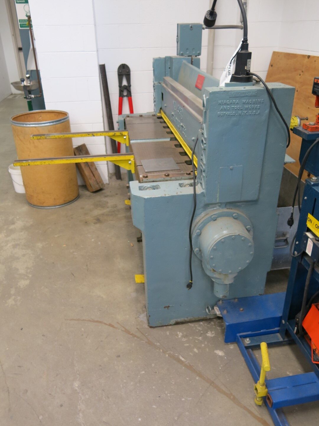 12 gauge x 4' Niagara #44-B, Mechanical Shear, front sheet suppports, mechanical Back Gauge - Image 4