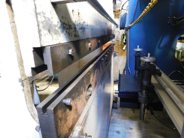 60 Ton, Wysong #MTH60-72, hydraulic press brake, 6' overall, 62" between housing, 6" stroke, 6" throat, 7.5 HP - Image 9