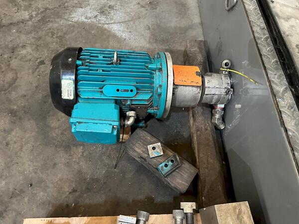 54" Bullard #Cutmaster, VBM/VTL, 4-jaw chuck w/hard jaws & risers, HD ram left w/DRO, 5 sided turret right - Image 4