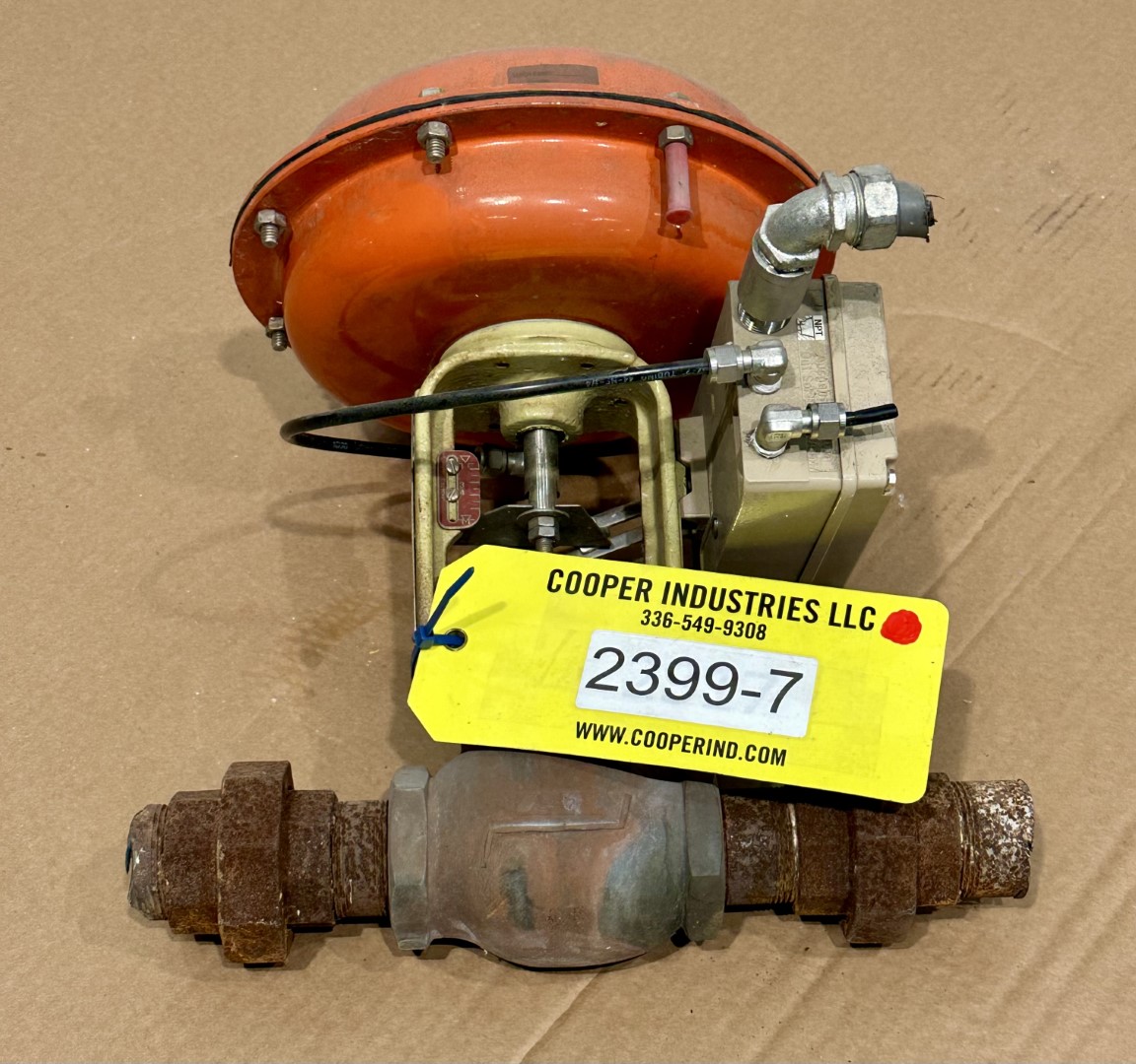 1-1/2" Fisher Controls #54-24588, 7-15 psi bench, Samson 765 positioner - Image 1