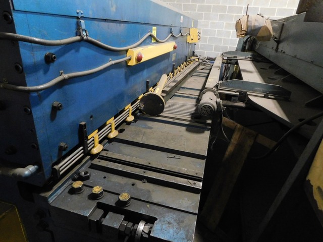 1/4" x 3' Amada #M4065, mechanical shear, 39" programmable back gauge, squaring arm, 1984 - Image 1