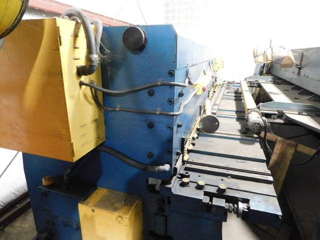 1/4" x 3' Amada #M4065, mechanical shear, 39" programmable back gauge, squaring arm, 1984 - Image 2