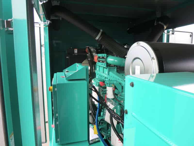 750 KW Cummins #DQCB, diesel generator set, 277/480 Volts, 3-phase, QSK23 engine, Tier 2, sound attenuated - Image 5
