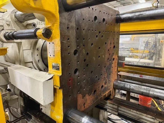 310 Ton, 41 oz., Toshiba #ISGS310W-V21-19, horizontal plastic injection molder, 25.2" x 24" tie bar spacing - Image 8