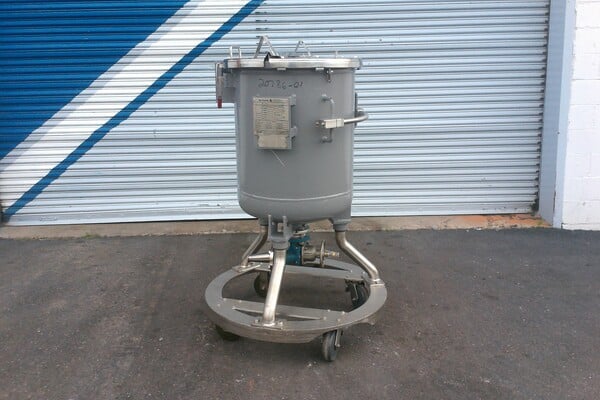 50 gallon DeDietrich, Glass Lined Tank, Vertical, 23" diameter x 28" straight side, 100 psi/FV @ 500°F - Image 1