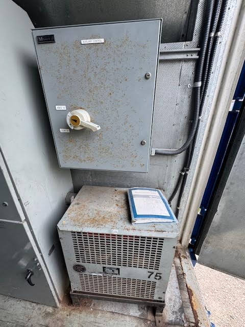 750 KW Cummins #QST30-750DFHA, Mobile Power Module, 1006 HP, QST30 Engine, 480 Volts, sound attenuated - Image 10