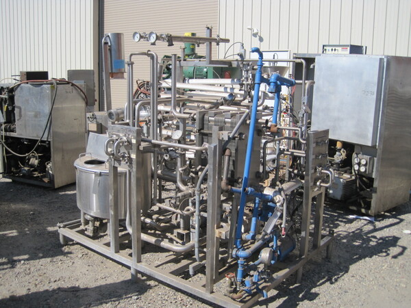 APV, Pasteurizer, On Unitized Base, w/Heat Exchanger, Pumps, Tank and Retention Tube, 75 psi @ 350°F Jacket - Image 1