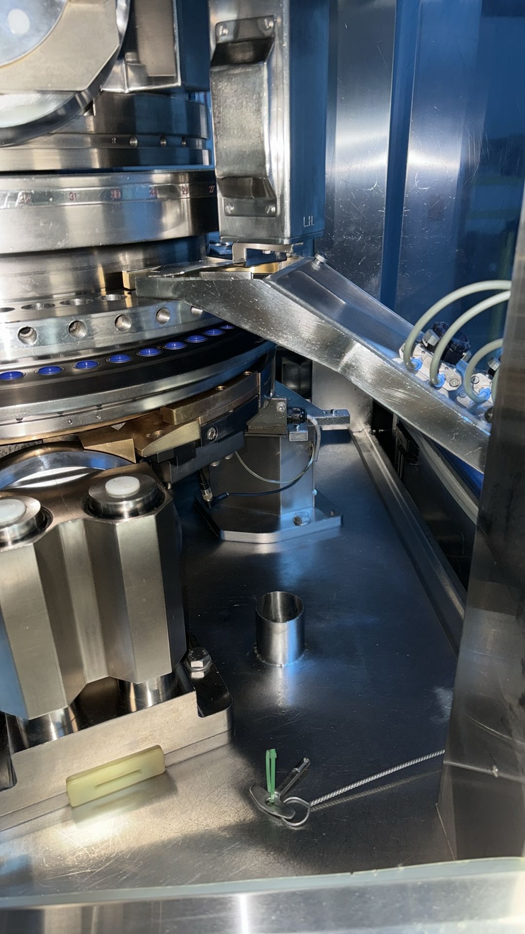 Cadmach #C300, Double Rotary Tablet Press Machine, w/3-Paddle Force Feeding System - Image 7