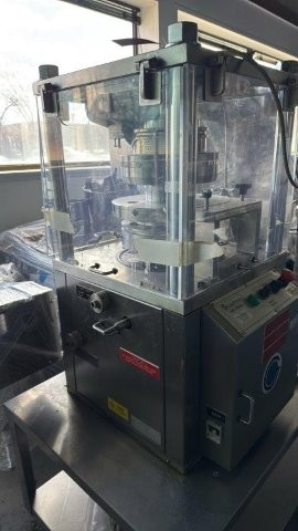 GlobePharma #MP-1, Tablet Press, w/Controls, 220 V, on Stainless Steel Table w/Wheels - Image 6