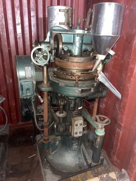 2.5 Ton, Stokes #BB2, Rotary Tablet Press, 27-Station, 725-1400 tablets/min., 5/8" max Tablet diameter - Image 2