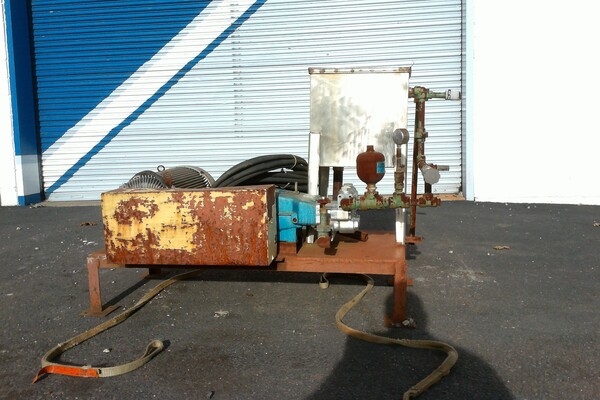 40 GPM @ 3000 psi, Catpumps #3520, Stainless Steel High Pressure Triplex Pump, 30 HP Motor, 230-460 V - Image 1