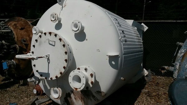 1500 gallon Teflon Lined Carbon Steel Reactor, 5.83' diameter x 5' straight side, 2" Center Bottom Outlet, 30 - Image 1