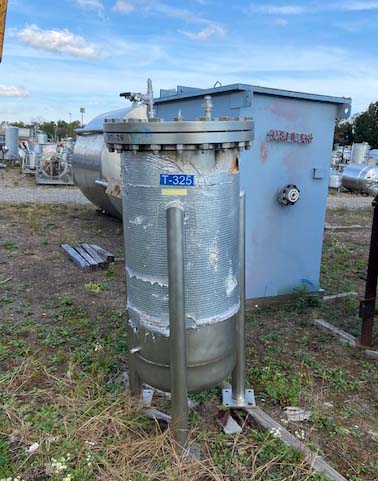 40 gallon Stainless Steel Vertical Tank, 13" diameter x 4' 3" Straight Side, Flat Top and Bottom - Image 1