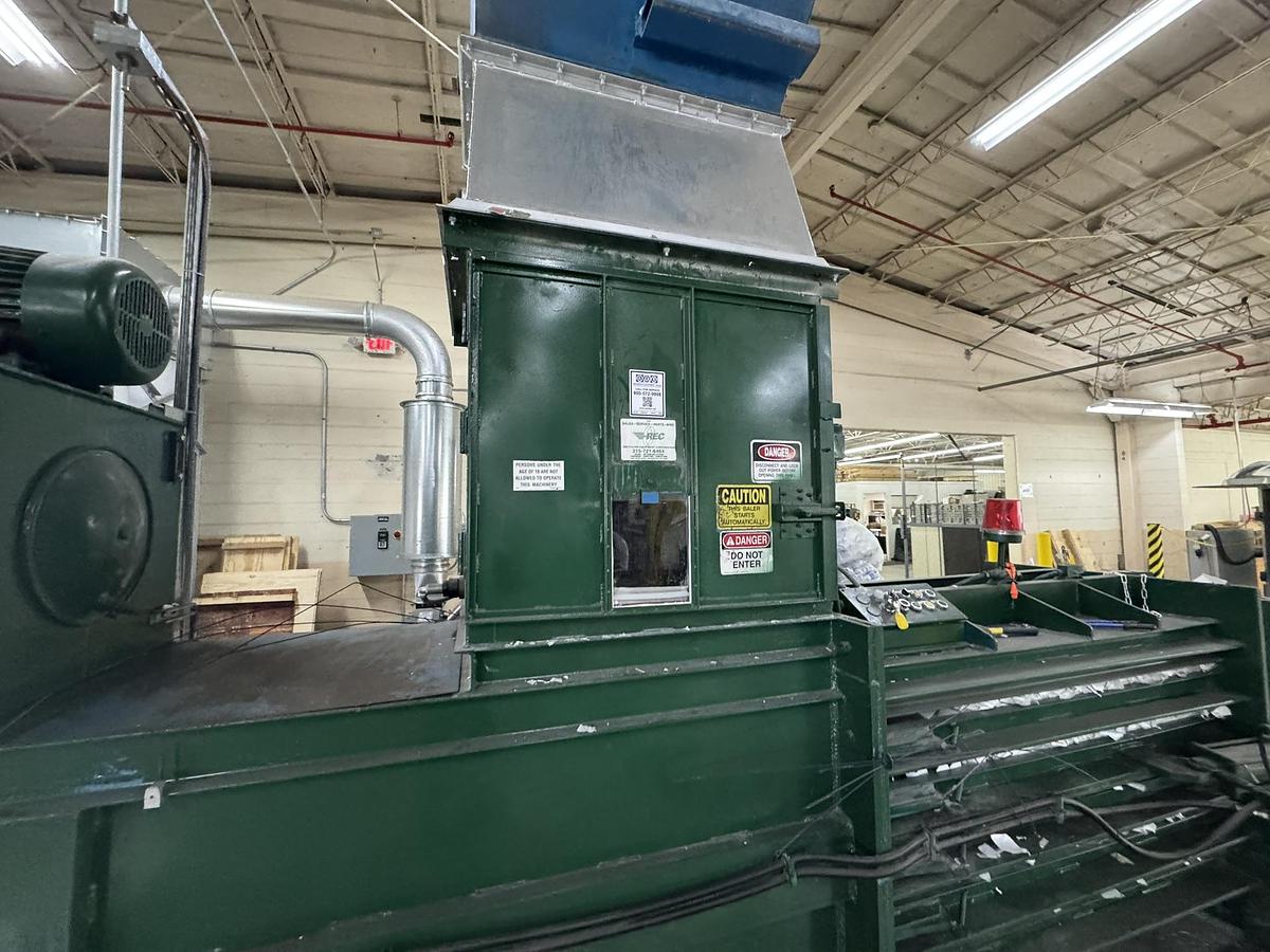 KMF, horizontal closed door baler - Image 2