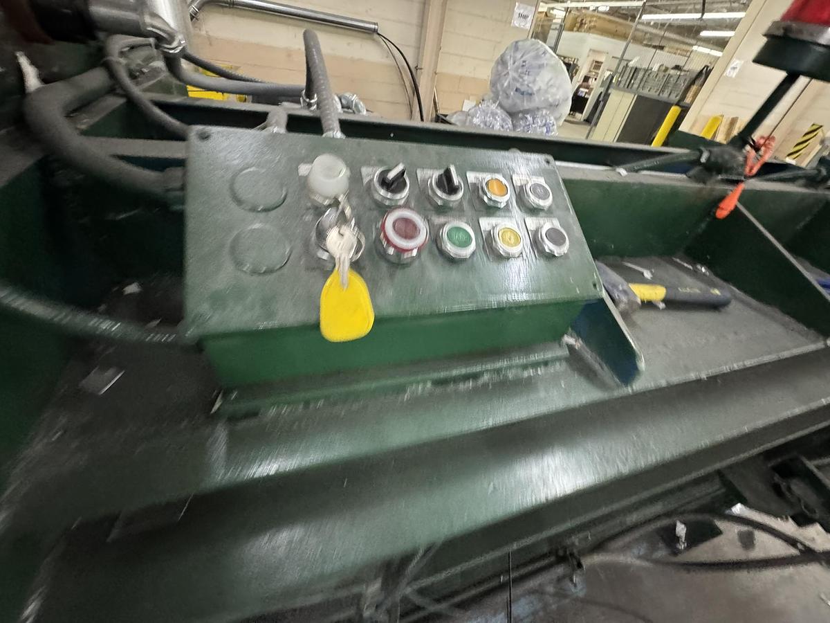 KMF, horizontal closed door baler - Image 3