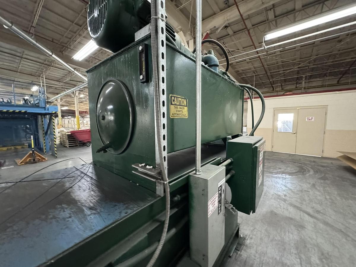 KMF, horizontal closed door baler - Image 9